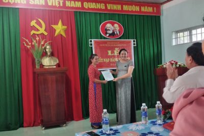 ngày 22-9- 2022 chi bộ trường mẫu giáo Hoa Hướng Dương tổ chức lễ kết nạp Đảng Viên cho cô Lê Thị Kiều Phượng